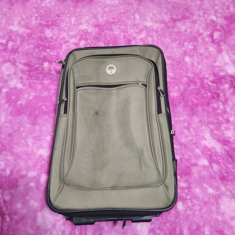 Travelpro Walkabout Lite 22‎ Inch Rolling Carry On Expandable Teflon Suitcase